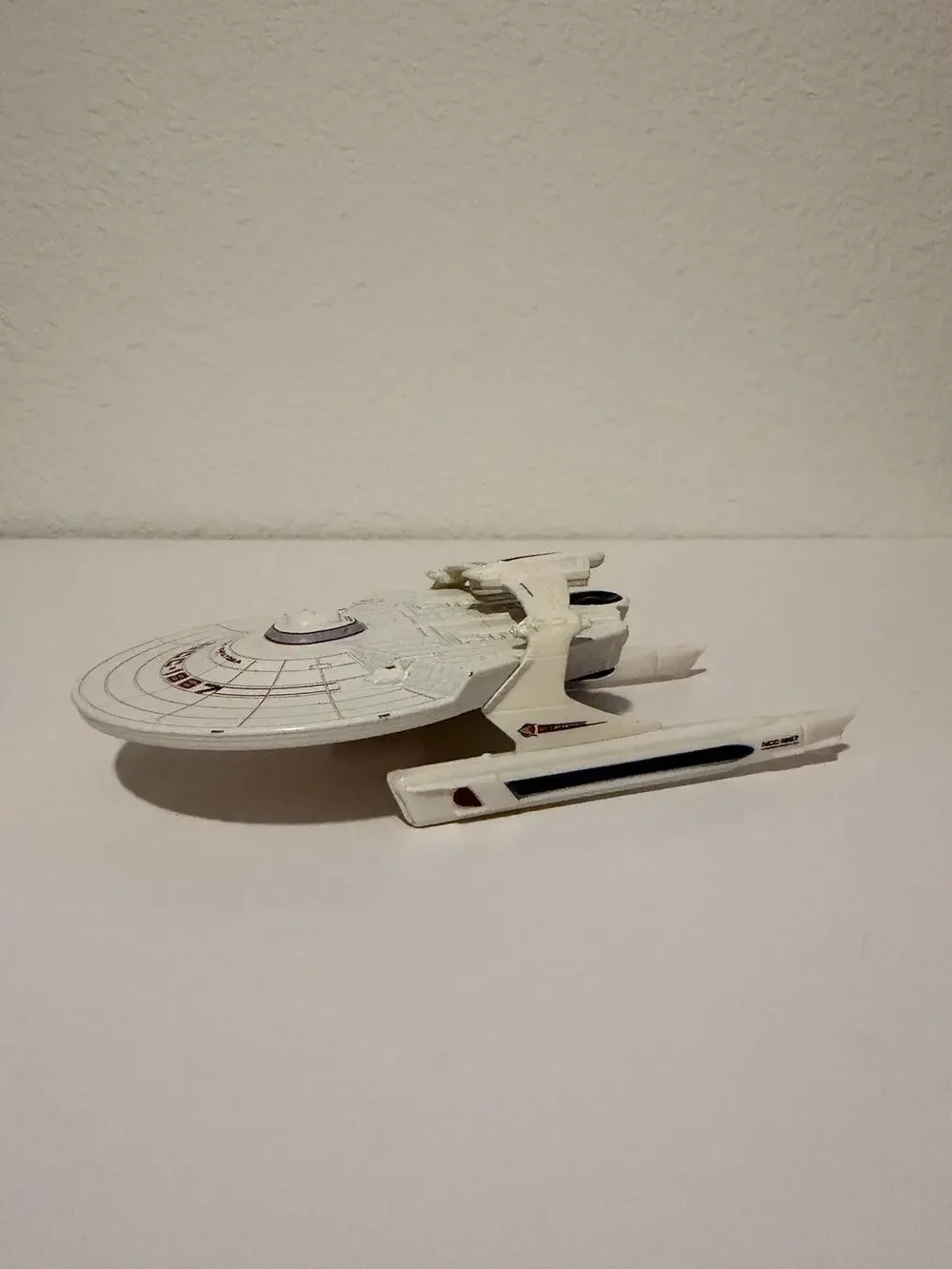 HOT WHEELS STAR TREK SHIP U.S.S. SARATOGA NCC-1867 SHIP No box /No stand